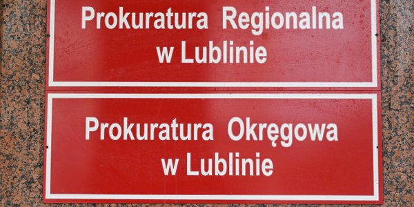Zawieszony prokurator przez cały czas zarabia ponad 43 tys. zł. Sąd nie podjął decyzji