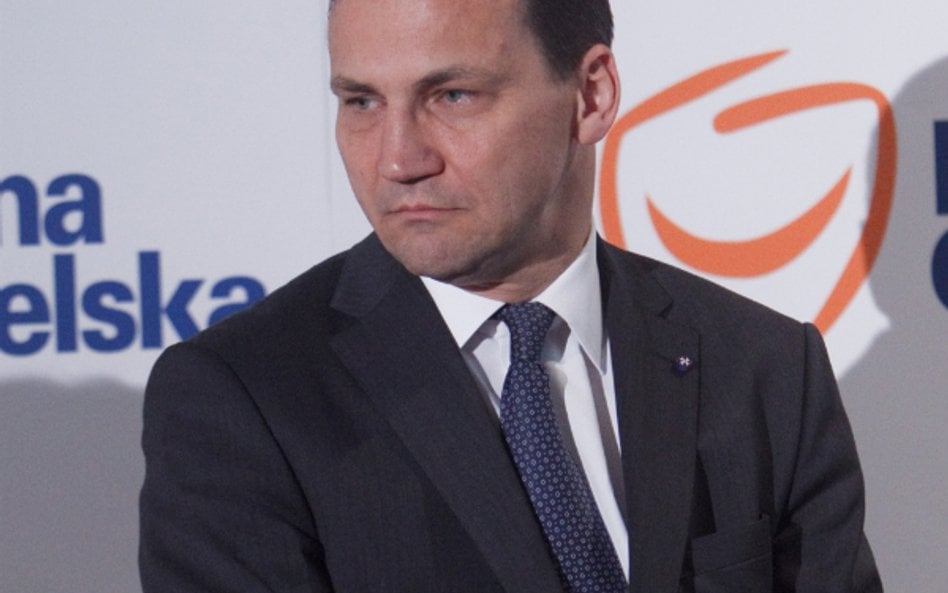 Kibice protestują przeciw wypowiedzi Radosława Sikorskiego