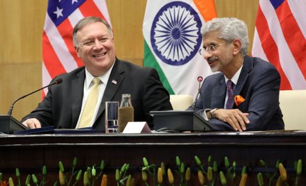 Mike Pompeo (z lewej) i minister spraw zagranicznych Indii Subrahmanyam Jaishanka po rozmowach na te