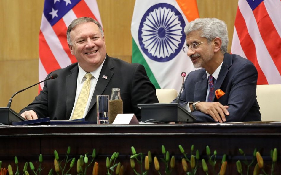 Mike Pompeo (z lewej) i minister spraw zagranicznych Indii Subrahmanyam Jaishanka po rozmowach na te