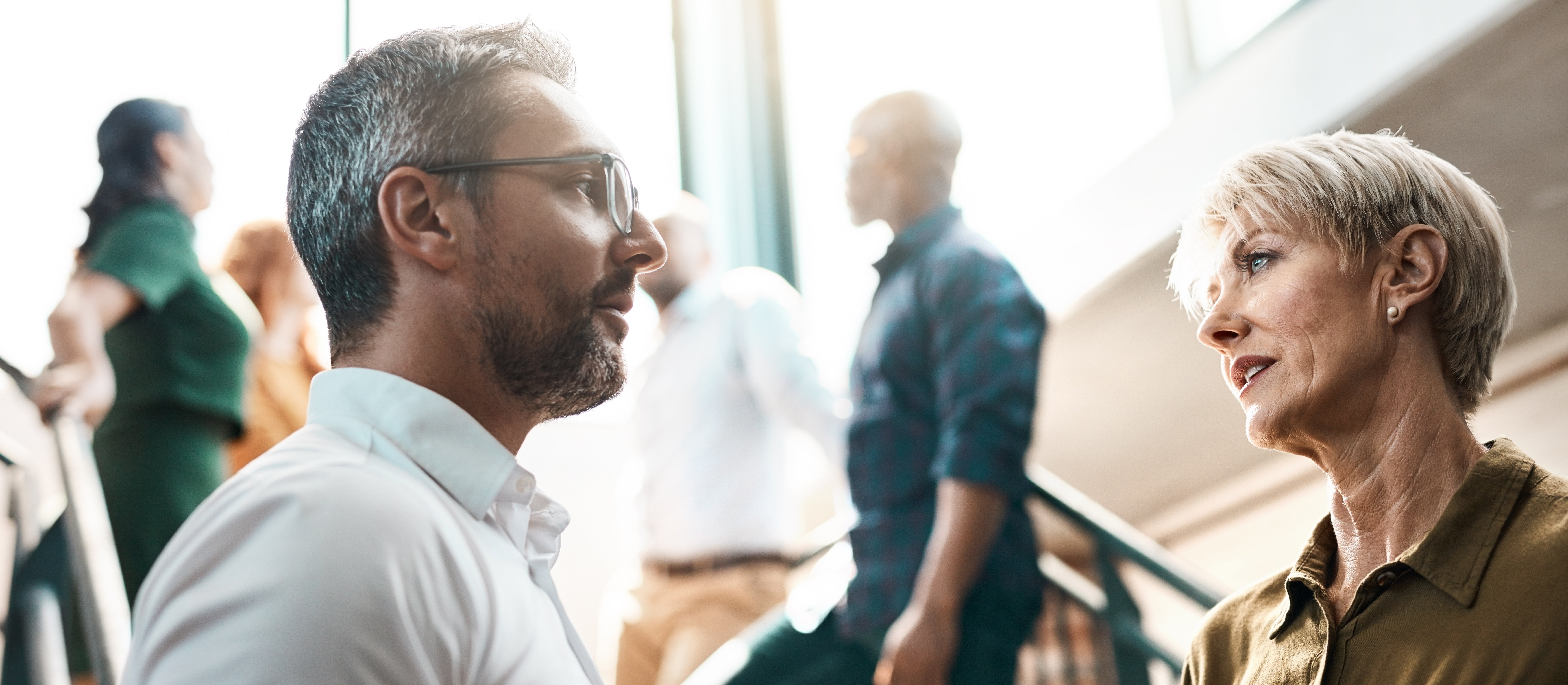 Polki oszczędzają mniej niż panowie. Więcej pieniędzy zostaje w domu