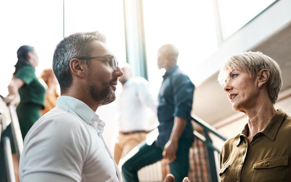 Polki oszczędzają mniej niż panowie. Więcej pieniędzy zostaje w domu