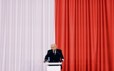 Jarosław Kaczyński chce zapewne wywalczyć dla Polski minimum samodzielności w obliczu tendencji fede