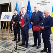 Od lewej: poseł KO Marcin Kierwiński,  poseł Lewicy Dariusz Wieczorek,  wicemarszałek Sejmu Piotr Zg