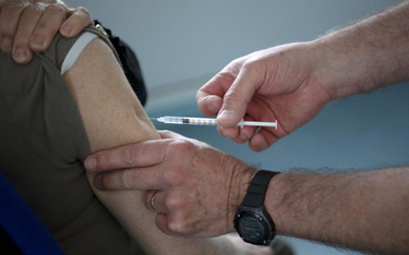 Rząd zapowiada przyspieszenie szczepień na COVID