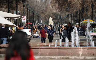 Upalny zimowy dzień w Santiago. W sierpniu w środkowym Chile, np. mieście Vicuña, temperatura wynosi