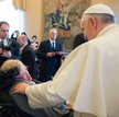 Papież Franciszek przywitał Stephena Hawkinga wyjątkowo serdecznie