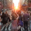 Manhattanhenge ma miejsce cztery razy w roku.
