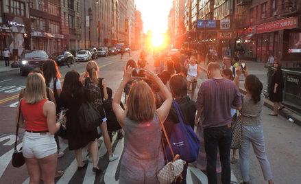 Manhattanhenge ma miejsce cztery razy w roku.