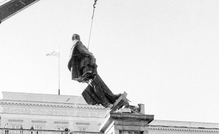 Demontaż pomnika Dzierżyńskiego. Warszawa, 16 listopada 1989 r.