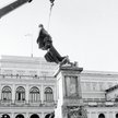 Demontaż pomnika Dzierżyńskiego. Warszawa, 16 listopada 1989 r.