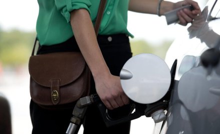 Choć notowania ropy zaczęły się stabilizować, to ceny benzyn oraz diesla w tym tygodniu spadną. I to