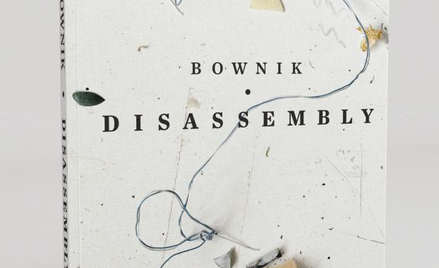 Serię tzw. artist books rozpoczyna w Mundinie „Disassembly" Bownika.