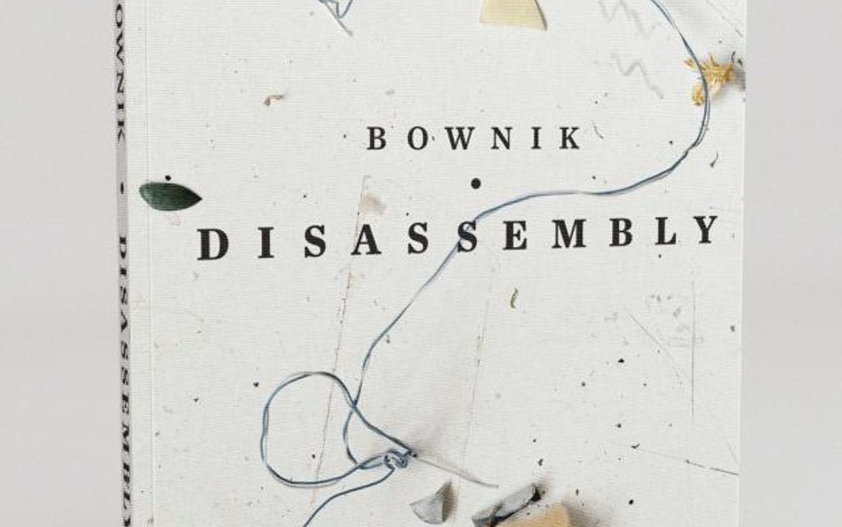 Serię tzw. artist books rozpoczyna w Mundinie „Disassembly" Bownika.