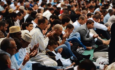 Marsylia. Modlitwy w święto Eid al-Fitr kończące ramadan