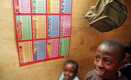 Dzieci w szkole w dzielnicy slumsów Mathare w kenijskim Nairobi prowadzonej m.in. dzięki pomocy pols
