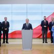 Premier Donald Tusk oraz nowi ministrowie