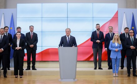 Premier Donald Tusk oraz nowi ministrowie