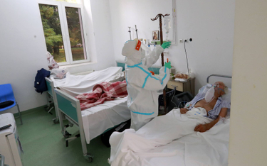 Chorzy na COVID w szpitalu w Rumunii