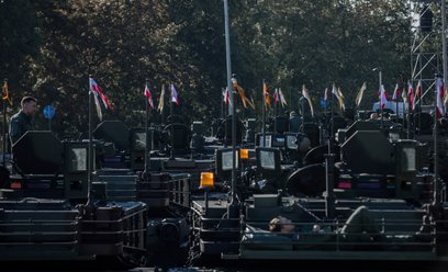 Polskie czołgi w trakcie defilady z okazji Święta Wojska Polskiego.