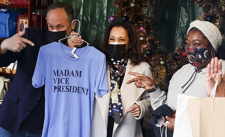 Waszyngton. Przyszła wiceprezydent Kamala Harris z mężem Dougiem Emhoffem na kiermaszu