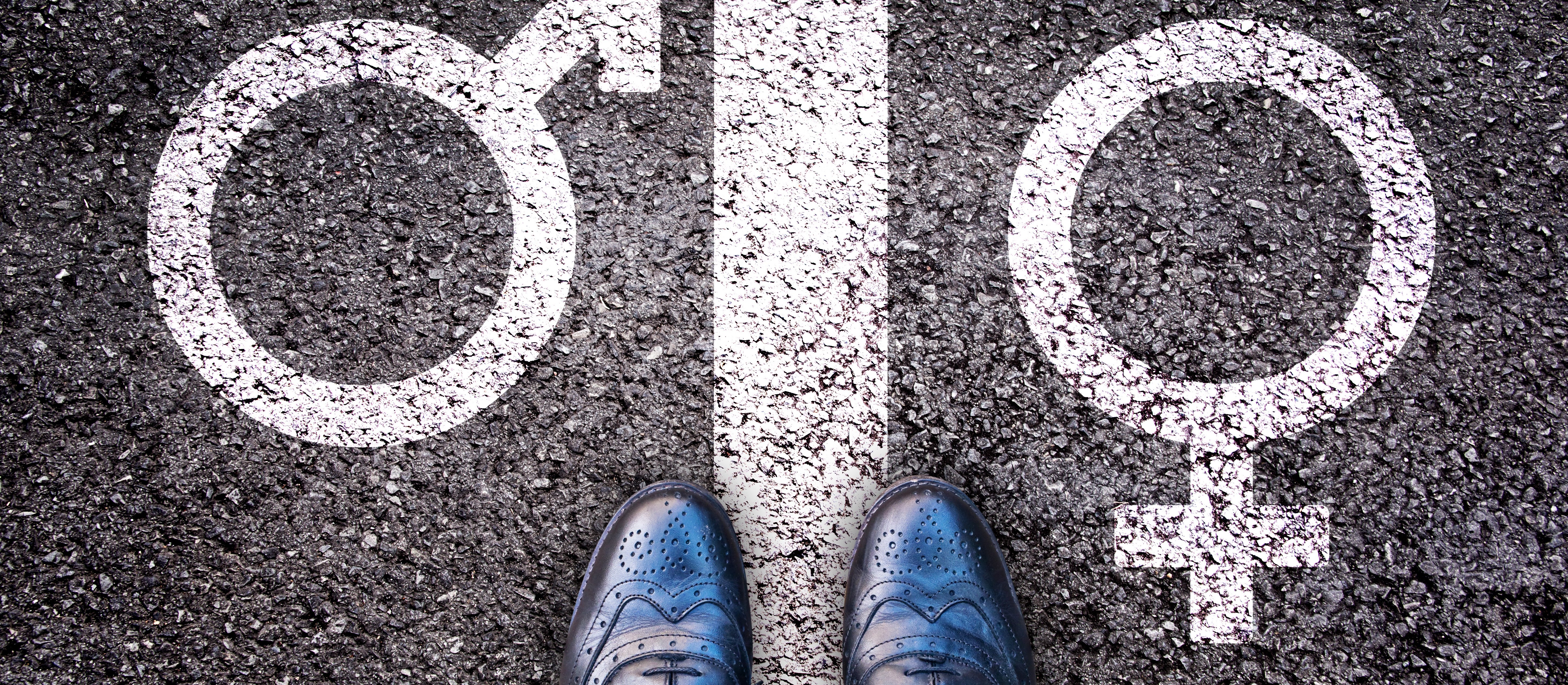 Neutralność płciowa? To dobre dla firm. W sferze publicznej kuleje