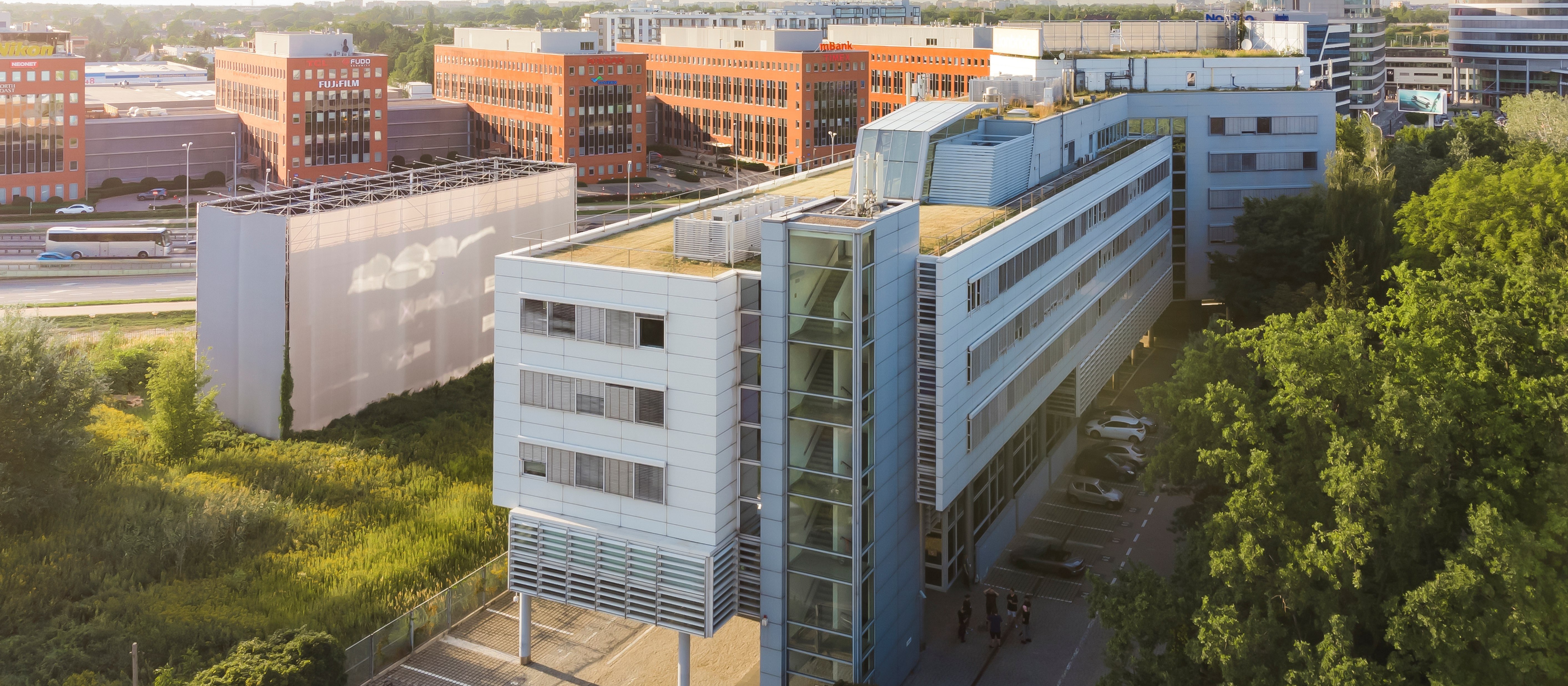 Biurowiec w warszawskich Włochach zmienia właściciela i funkcję