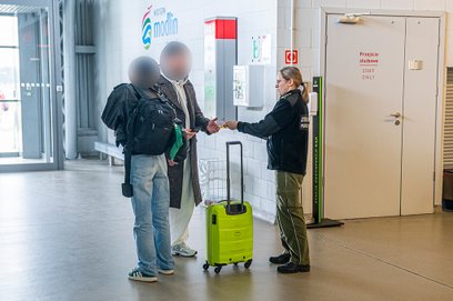 Mężczyzna, będący obywatelem Indii, oprócz oryginalnego paszportu okazał polską kartę pobytu, która 