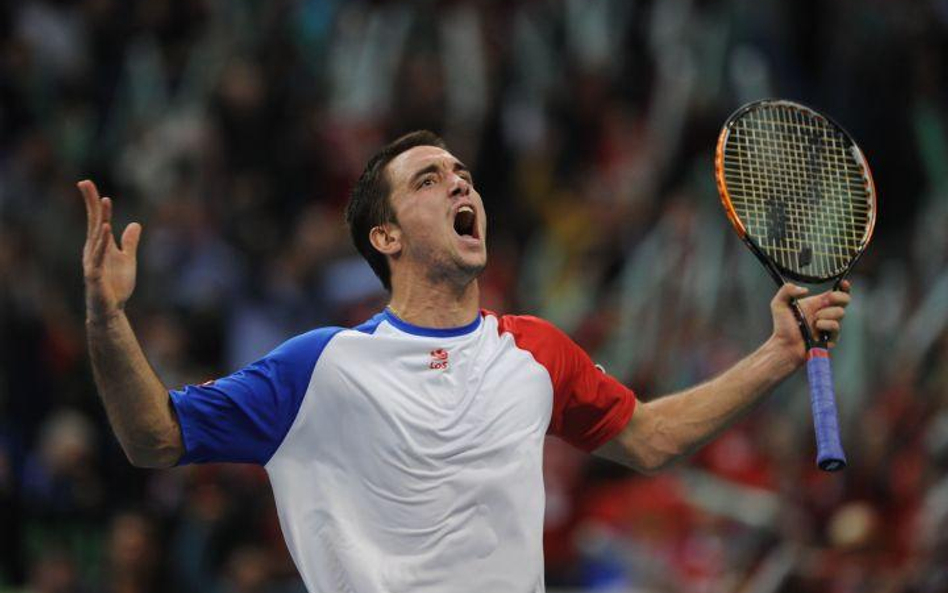 Viktor Troicki zwyciężył Michaela Llodrę 6:2, 6:2, 6:3