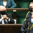 Jarosław Kaczyński podczas wtorkowego posiedzenia Sejmu odgrodzony od polityków opozycji przez Straż