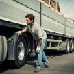 Firma transportowa może wypłacać kierowcom mniejszy ryczałt noclegowy - uchwała SN