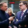 Bruksela, 6 grudnia. Ministrowie finansów Niemiec Christian Lindner i przewodzących UE Czech Zbyněk 