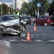 Gocław: Zderzyły się dwa samochody, jeden wjechał na chodnik. Nie żyje rowerzystka