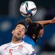 Sergio Busquets (z lewej, podczas meczu z Kosowem) – ostatni piłkarz obecnej reprezentacji Hiszpanii