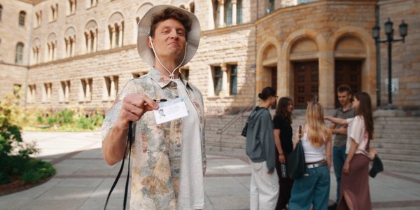 Poznań promuje wakacyjną turystykę serią żartobliwych filmów z przewodnikiem