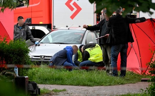 Służby w pobliżu miejsca strzelaniny przy ulicy Królowej Jadwigi w Białej Podlaskiej