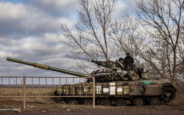 Ukraiński czołg w rejonie Bachmutu