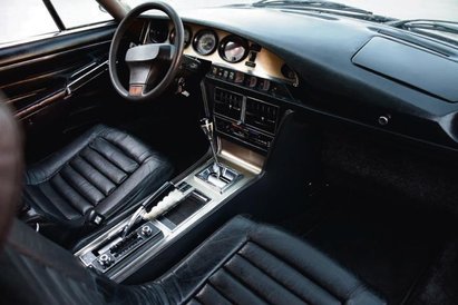 Automatyczna skrzynia biegów była standardem w wersji na rynek amerykański, takiej jak ta.