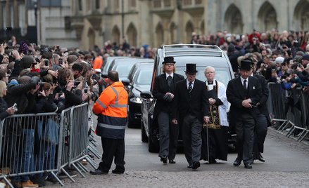 Tłumy żegnały w Cambridge Stephena Hawkinga
