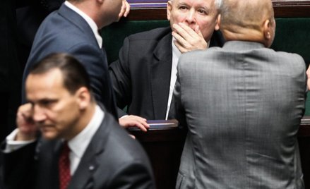 Kaczyński ma przekazać 700 tys. zł na przeproszenie Sikorskiego. Czarnecki: Jeśli będzie trzeba, to 