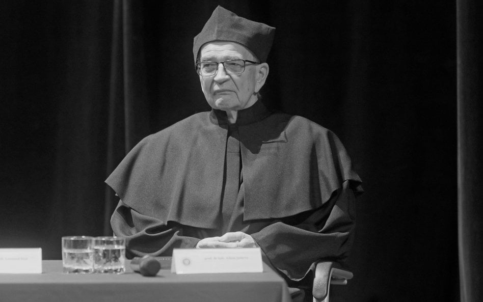 Twórca Uniwersytetu w Białymstoku i jego pierwszy rektor prof. dr hab. Adam Jamróz podczas uroczysto