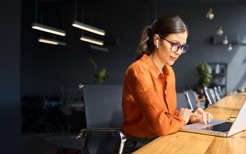 Zamówienie dotyczy przeprowadzenia szczegółowego badania na próbie 900 warszawskich przedsiębiorstw