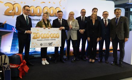 20-milionową pasażerkę na lotnisku witali przedstawiciele Ministerstwa Infrastruktury, Polskich Port