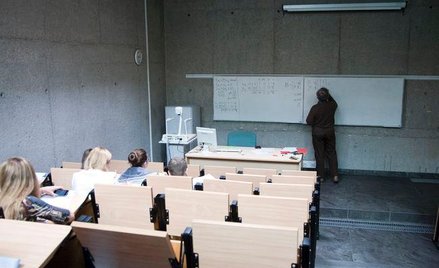 Wykłady na uczelni prowadzone w ramach działalności gospodarczej powinny być opodatkowane według pod