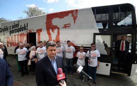 Janusz Palikot przed wyjazdem Palikotobusem