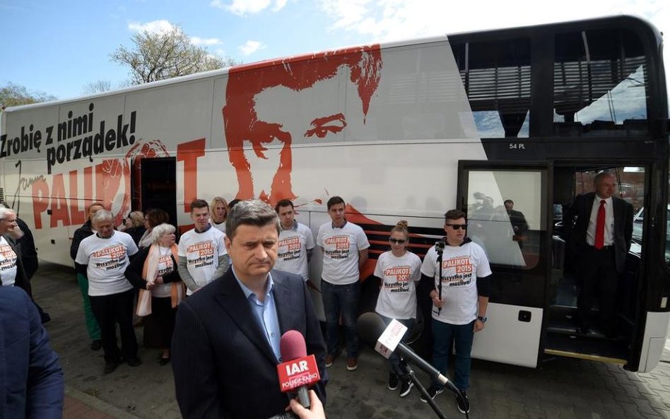 Janusz Palikot przed wyjazdem Palikotobusem