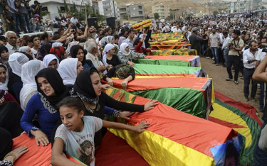 Pogrzeb ofiar starć między turecką policją a członkami Kurdyjskiej Partii Pracy