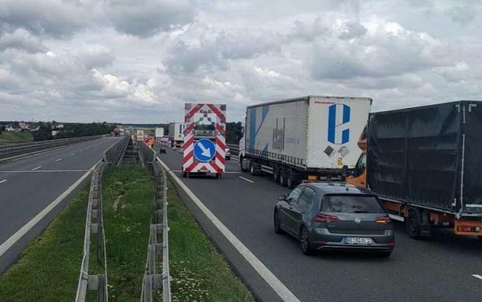 Utrudnienia w ruchu na autostradzie A1 w kierunku Gdańska na odcinku węzłów Piątek – Kutno Wschód