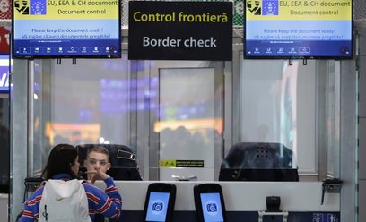 Nowy system EES uderza w podróżnych. Branża lotnicza domaga się jego odroczenia