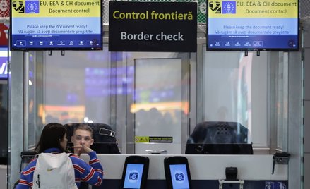 Nowy system EES uderza w podróżnych. Branża lotnicza domaga się jego odroczenia